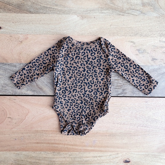 🧸 SALE! (5/$15, 8/$22, 12/$30) Old Navy bodysuit 0-3m baby onesie girl - Picture 1 of 4